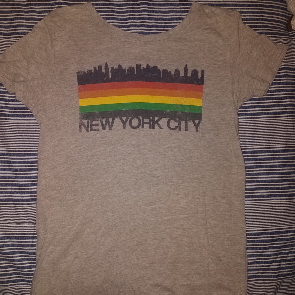 gray XS  t-shirt with New York City graphic